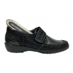 Suave 59C 3010 Negro, Zapato de Mujer, cierre con velcro, piso de goma con cuña de 3 cm y plantilla extraíble