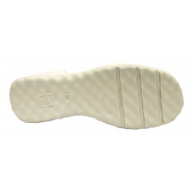 Flex&GO 63L SD0746-1 Blanco Sucio, Sandalia cerrada de Mujer, piel, grabado culebrilla, elásticos laterales y piso de goma plano